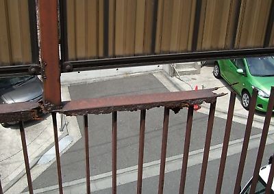 フェンスの修理と塗装 (3)