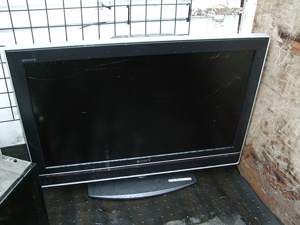 リサイクル費用がかかる大型液晶テレビもお安く回収いたします。